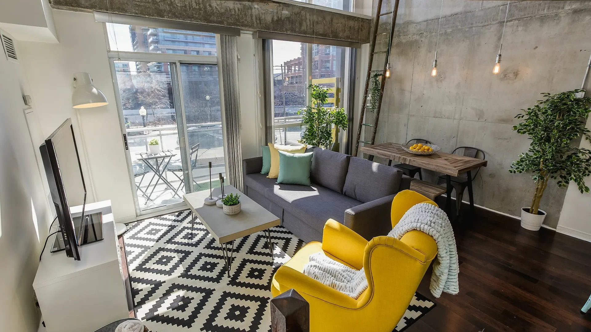Quickstay - Sunlit Luxury Loft On King West Toronto Hotel