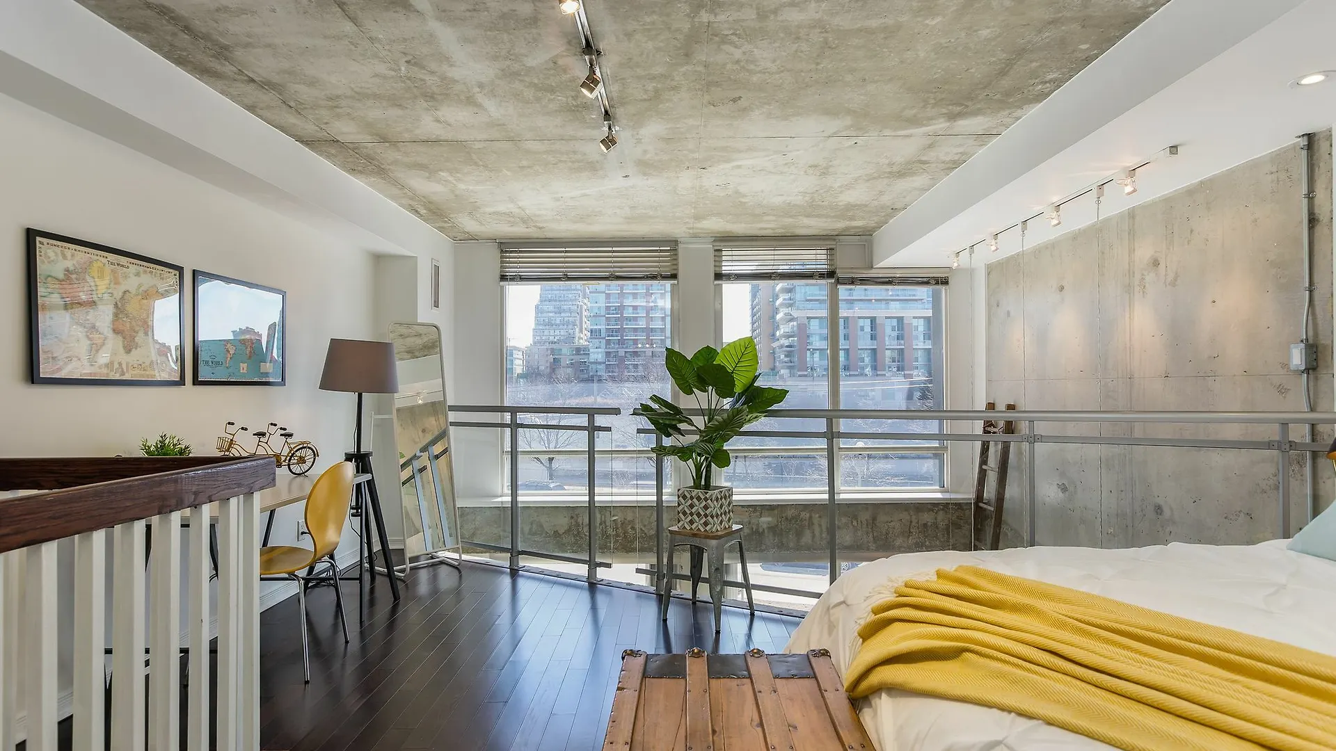 Quickstay - Sunlit Luxury Loft On King West Toronto