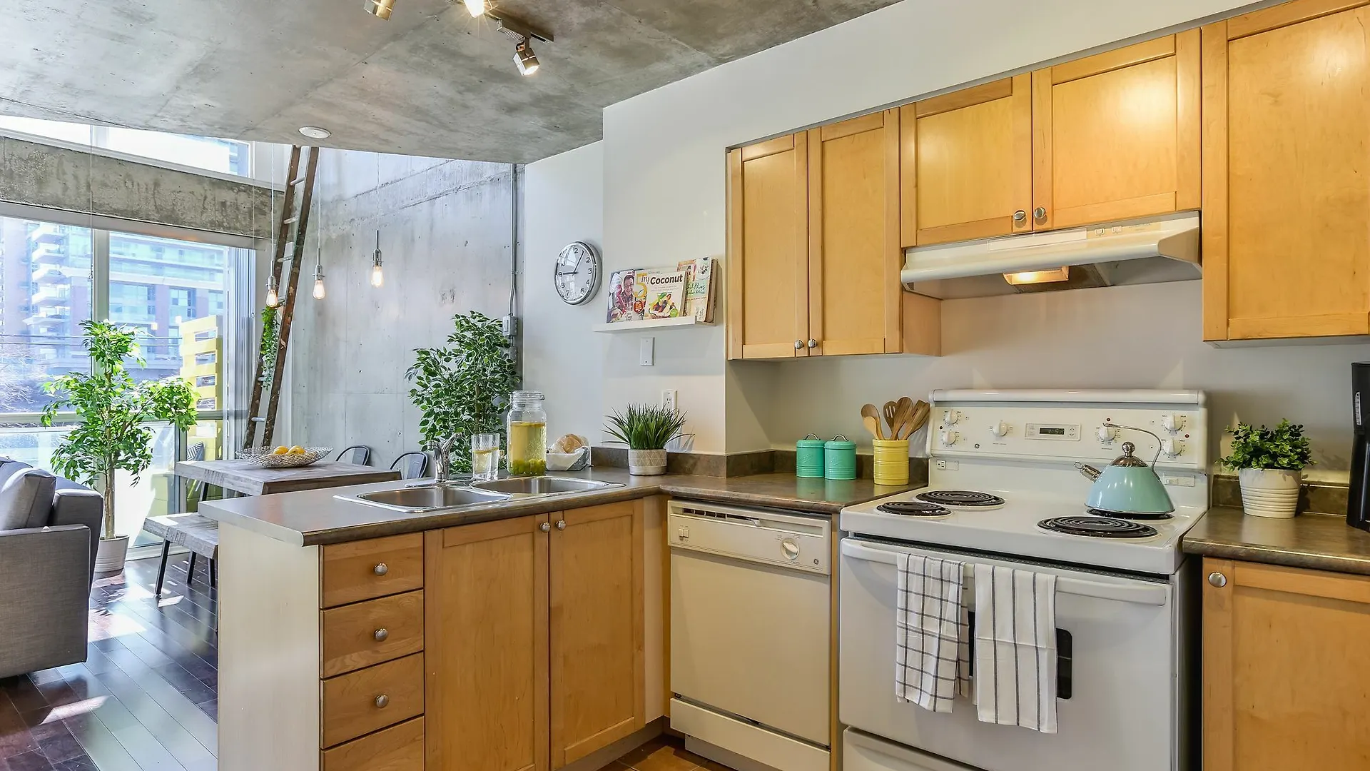 Quickstay - Sunlit Luxury Loft On King West Toronto