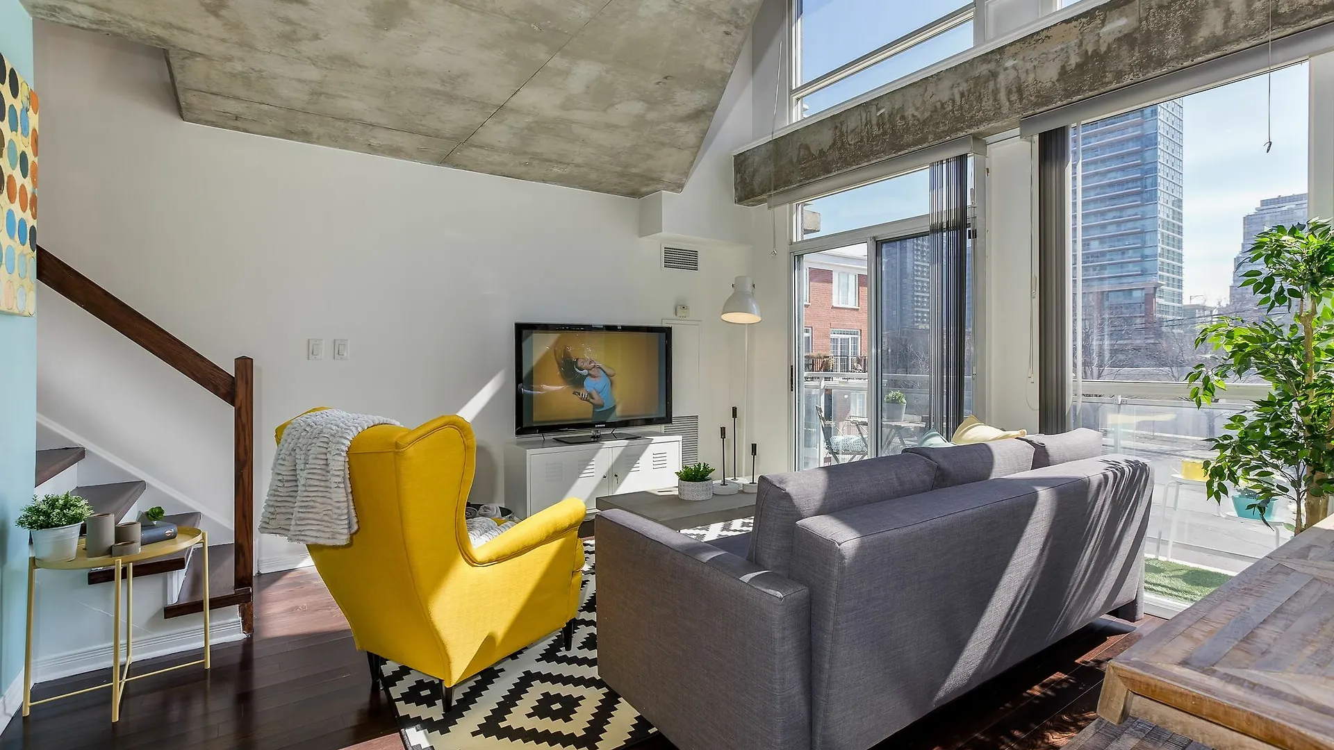 Quickstay - Sunlit Luxury Loft On King West Toronto