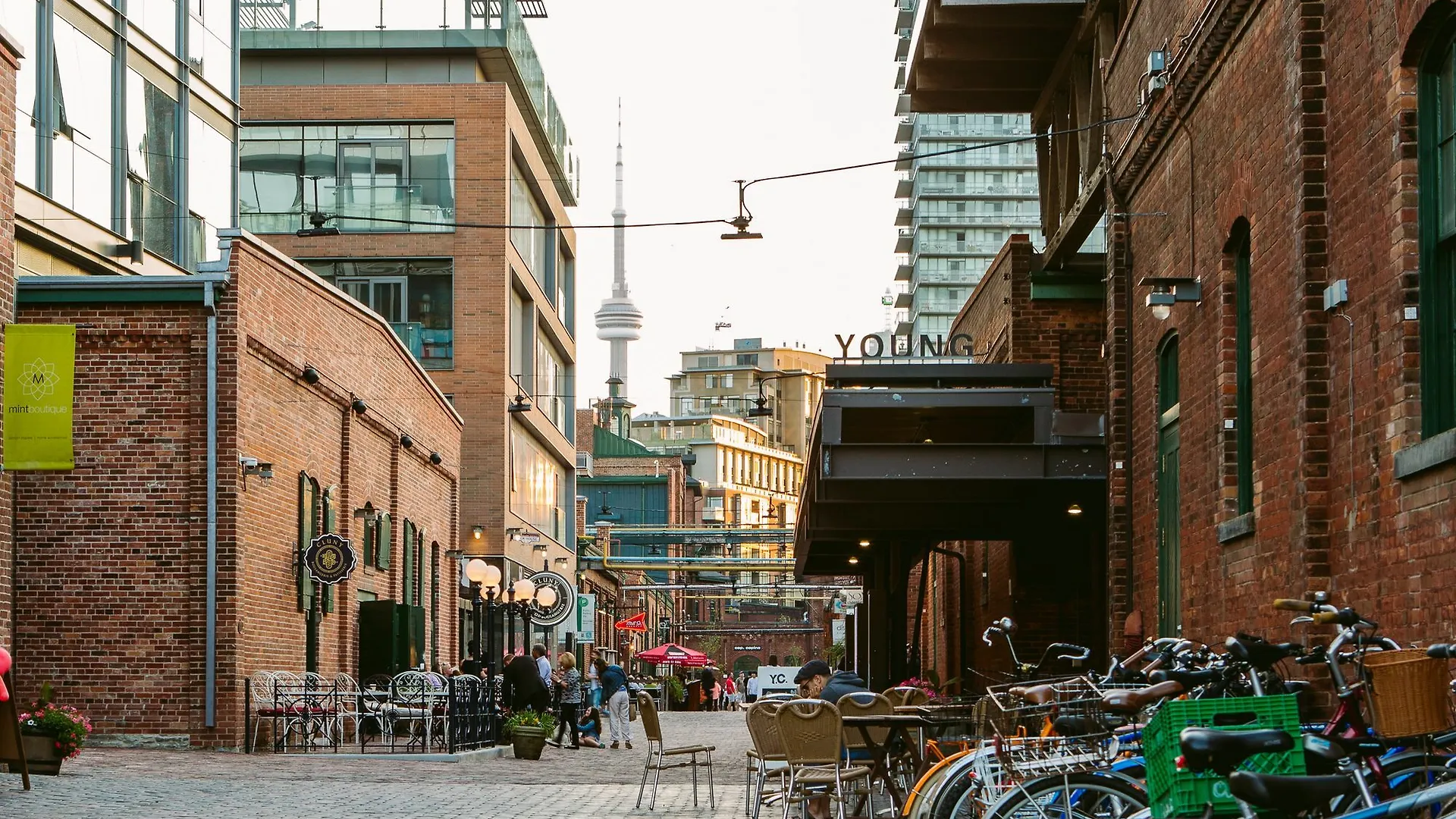 Quickstay - Sunlit Luxury Loft On King West Toronto 3*,
