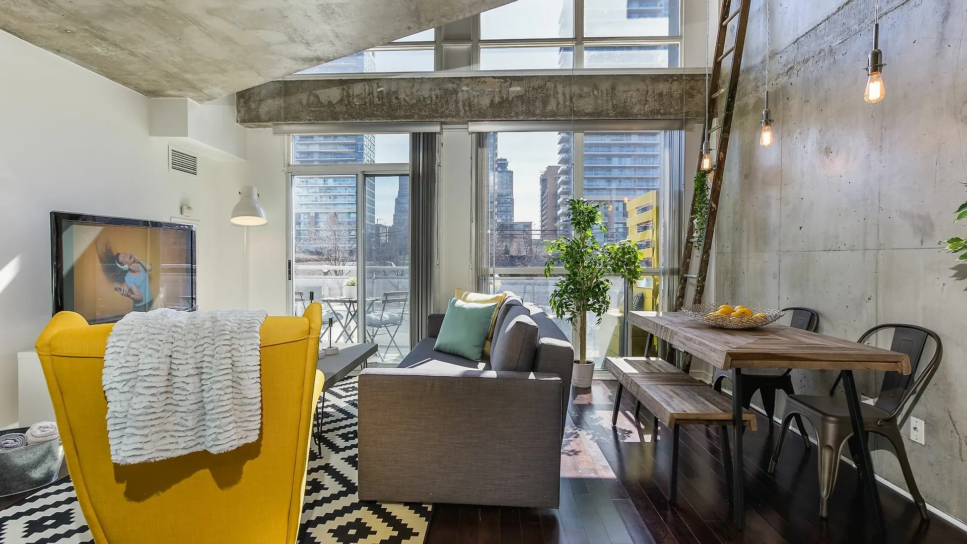 Quickstay - Sunlit Luxury Loft On King West Торонто Канада