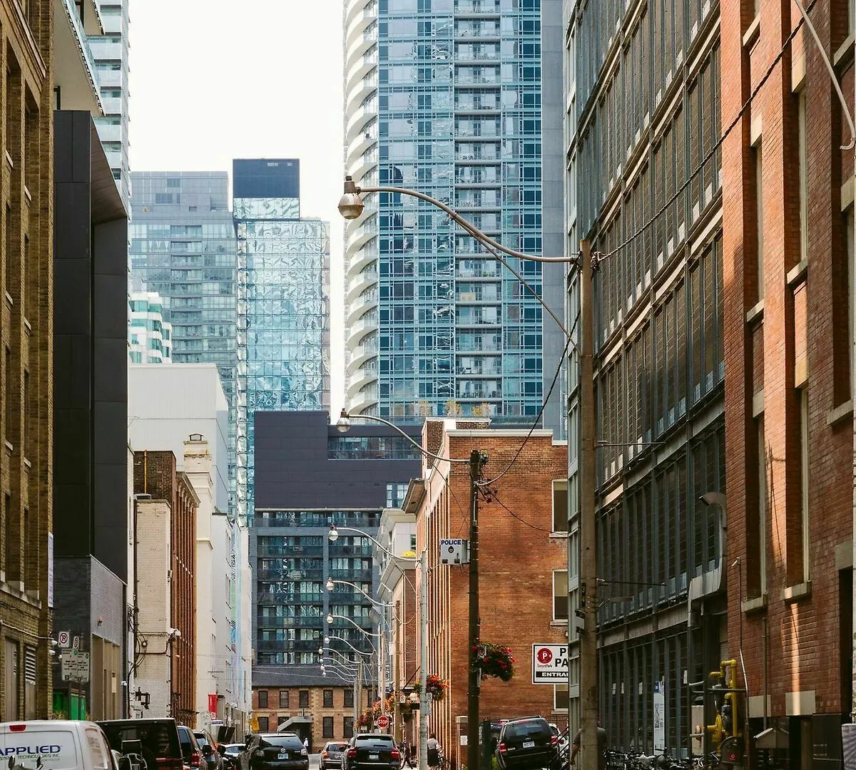 Quickstay - Sunlit Luxury Loft On King West Торонто 3*,
