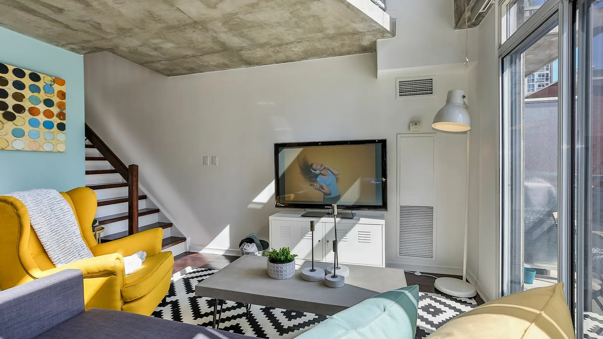 Отель Quickstay - Sunlit Luxury Loft On King West Торонто