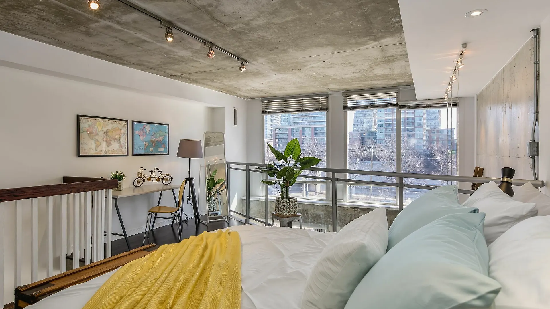 Quickstay - Sunlit Luxury Loft On King West Торонто